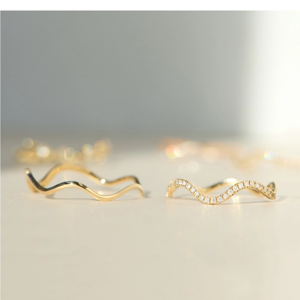Catbird Pavé Diamond Ribbon Ring - Picture 4 of 5